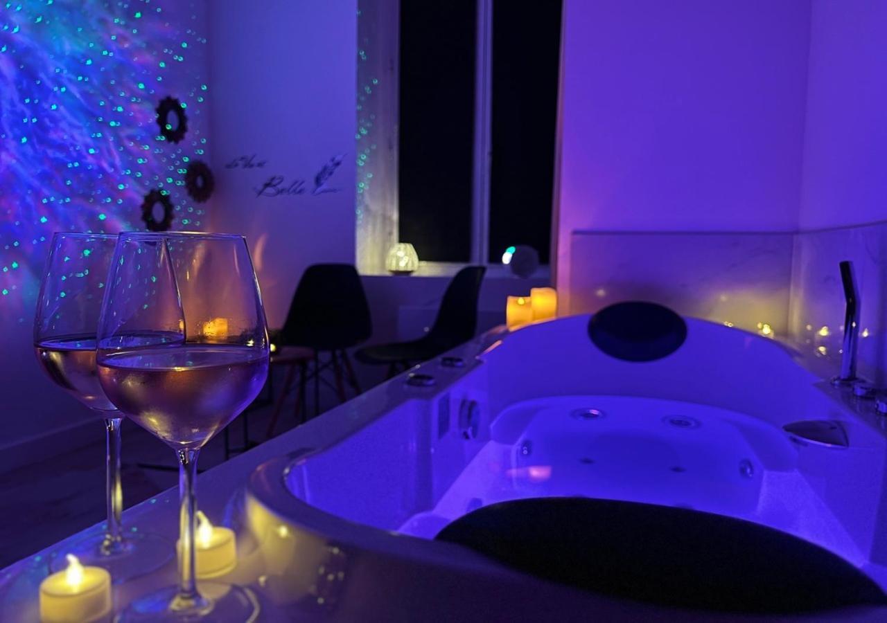 Cinema & Jacuzzi Aux Etoiles - Casabianca Suite Saint-Etienne  Exterior foto