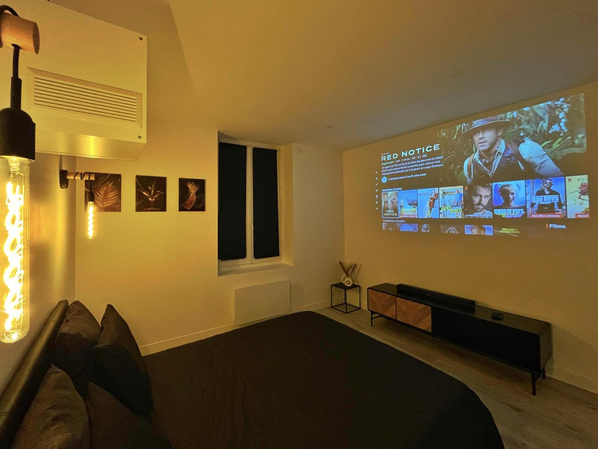 Cinema & Jacuzzi Aux Etoiles - Casabianca Suite Saint-Etienne  Exterior foto